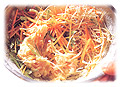 せん切り野菜を混ぜる